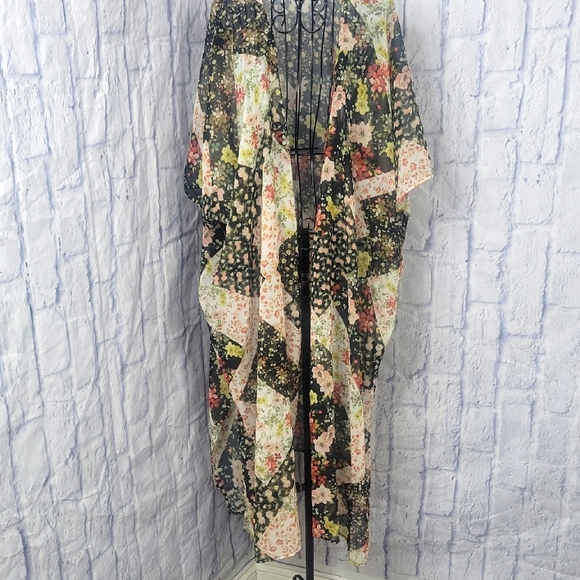 Sweet Pea Other - Sweet Pea Floral Long Kimono with Black‎ and Pink Accents NWT